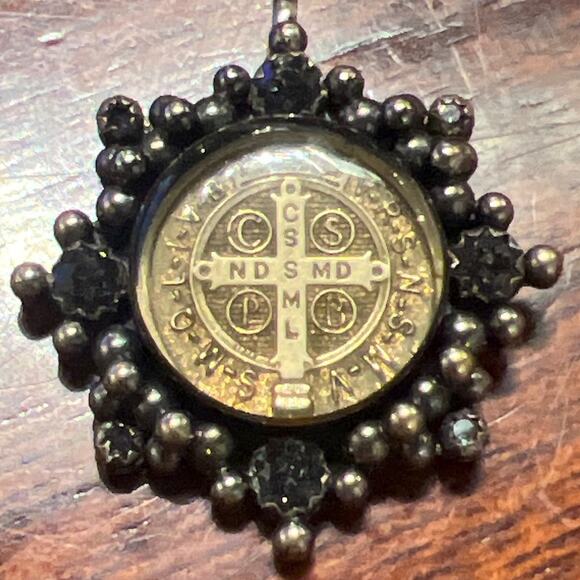 Virgins Saints & Angels Cloister San Benito Medallion - Picture 2 of 4